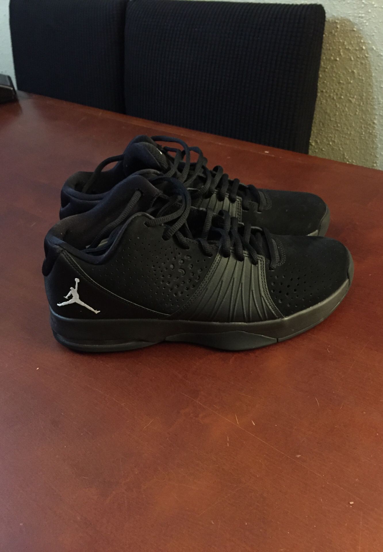 Nike Jordan lo basketball men’s shoes size 11