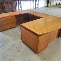 Traditional Executive U-shape Office Desk $500 (Good Condition)