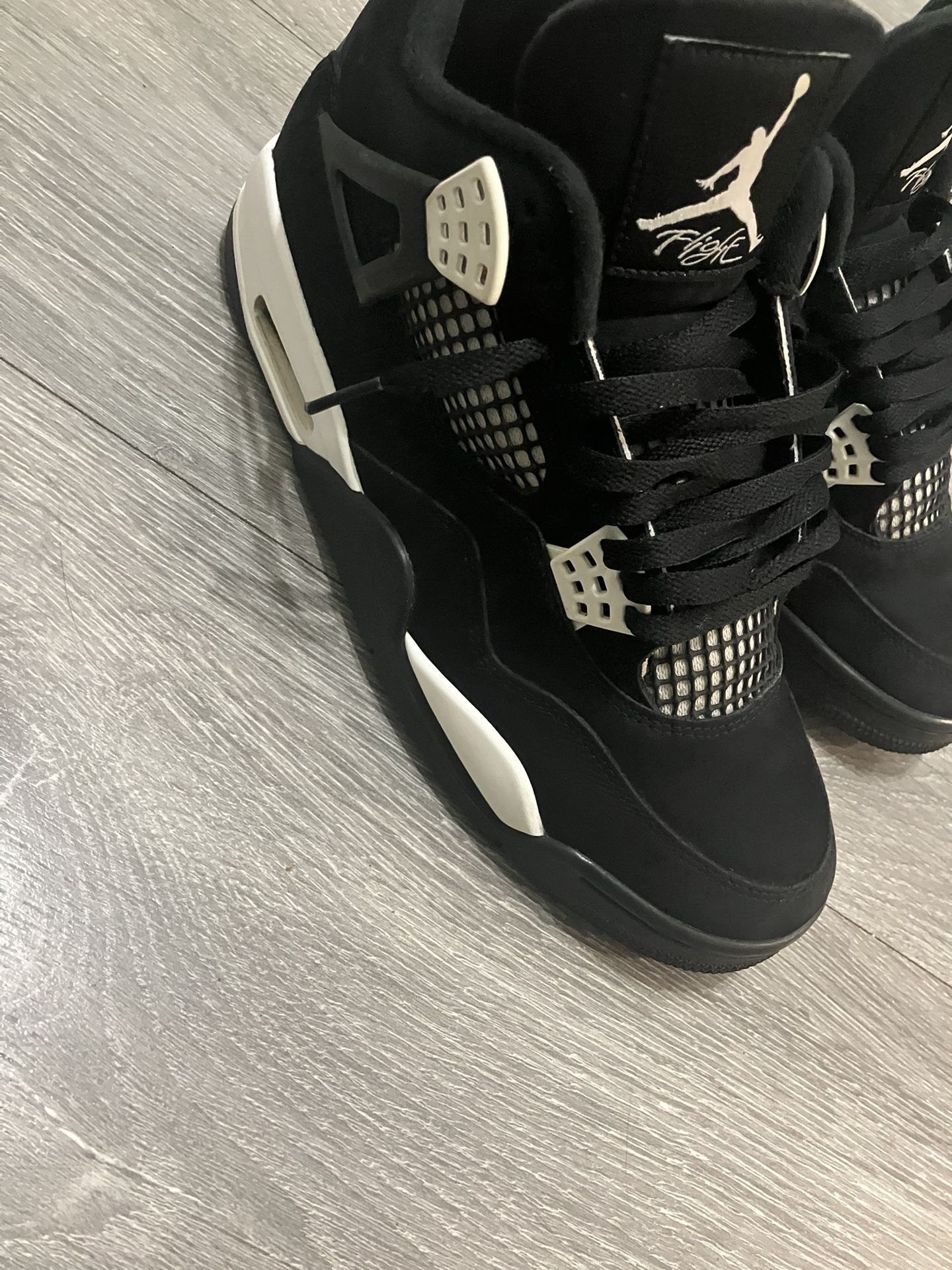 Jordan 4’s White Thunder