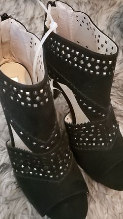 Jennifer Lopez black suede heels