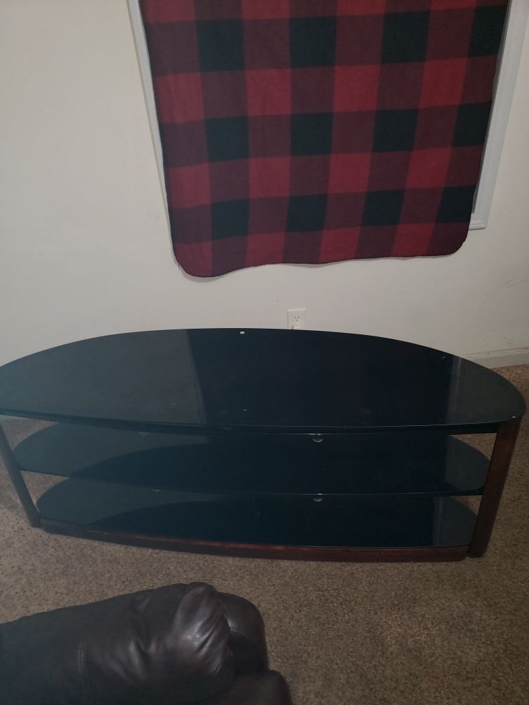 TV stand can fit up to 70 inch