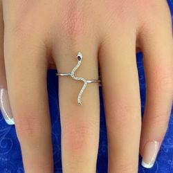 10Kt White Gold Thin Diamond Snake Ring 1.50g .08CTW Size 7 201968