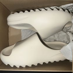 Yeezy Slide 2022/2023 Bone Size 8us