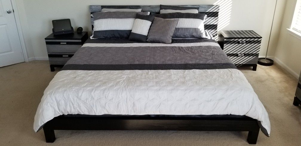 Black/Gray all wood 1 Pc King Panel Bed (Mattress Included)
