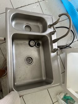 Sink with faucet 33x22