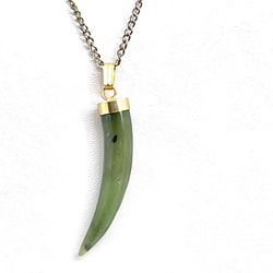 Vintage Green Horn Necklace 