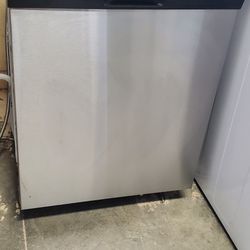 Dishwasher Whirlpool Stainless Steel Work Great Have Warranty Available 