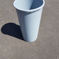 Rubbermaid FG354600 Gray 22 Gallon Untouchable Round trash Container