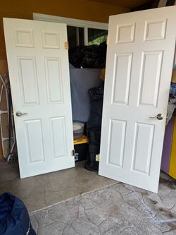 2 DOORS SOLID WOOD GREAT CONDITION 30 x 78 1/2
