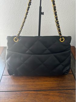 Black shoulder bag