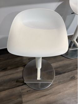 White Ikea bar stools