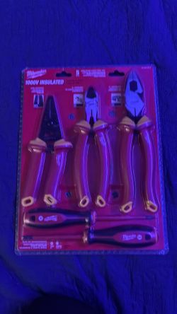 NEW Milwaukee insulated 5 piece electrical hand tool set