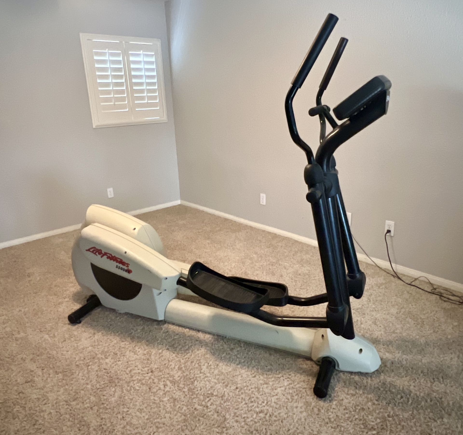 Life fitness 5500 elliptical hotsell
