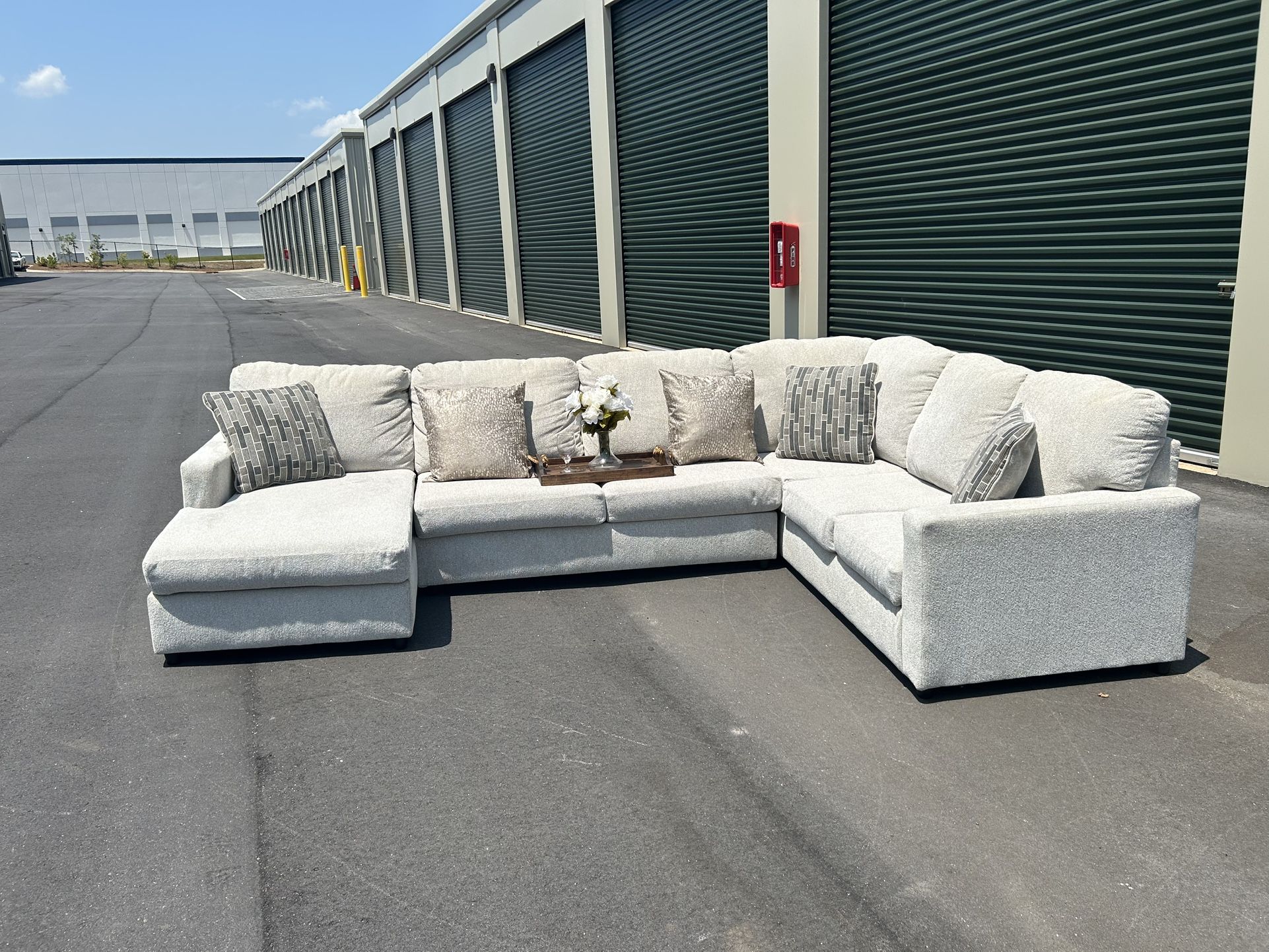 Cream Colored Large Sectional ✨✨✨