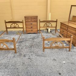 Twin Size Solid Wood Bedroom Set 