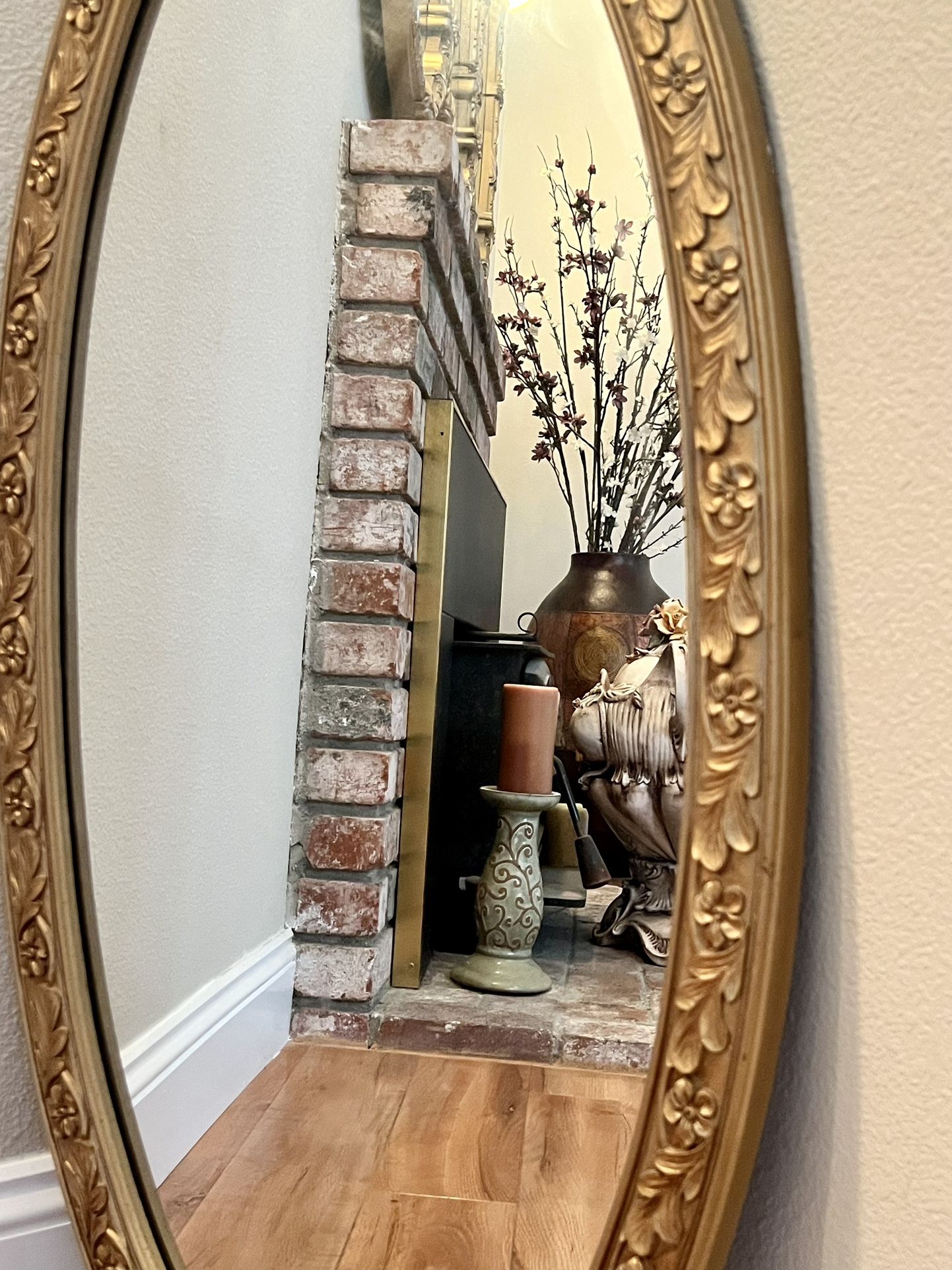 Antique Accent Oval Wall Mirror