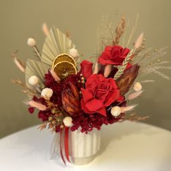 Natural dried flowers bouquets and arrangements 