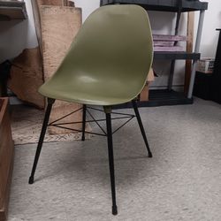 Mid Century Polypropylene Shell Chair