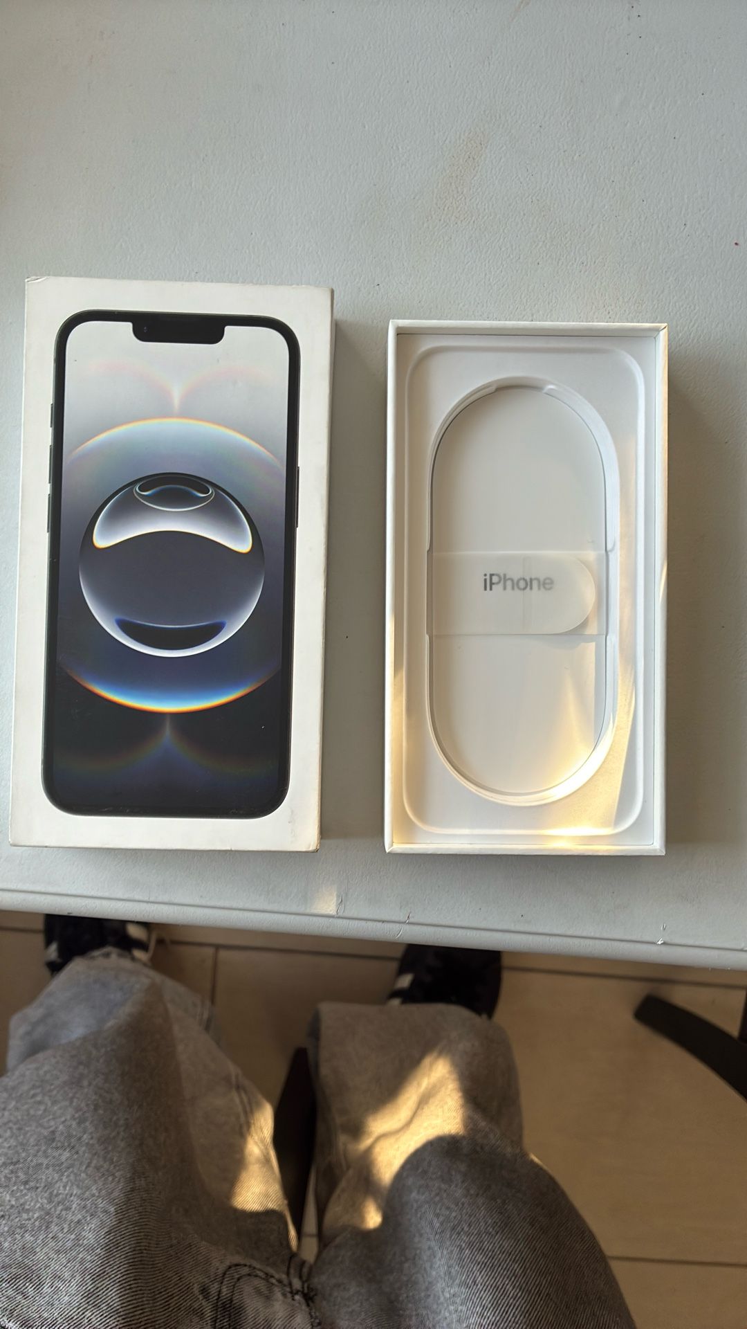 IPHONE 16e BOX