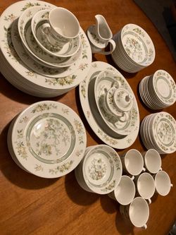 68 Piece Royal Doulton Fine  China Full Service for 7