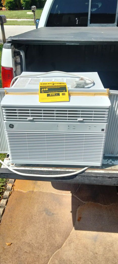 2020 Like New GE 14,000 BTU wifi control window ac air conditioner COLD AIR retails $620 New
