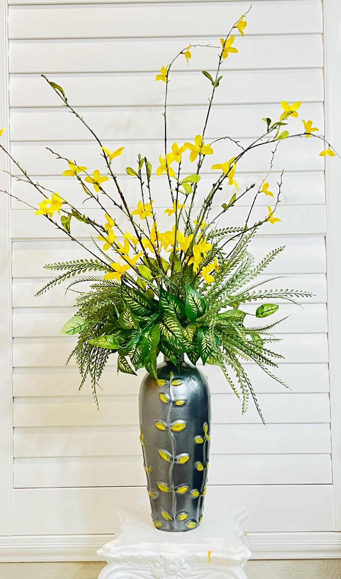 Gray Vase With Yellow Flowers (2 Types)