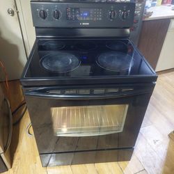 Works Excellent,  5 Burner Glass Top With Dual Function Self-cleaning Convection Oven With Warming Drawer