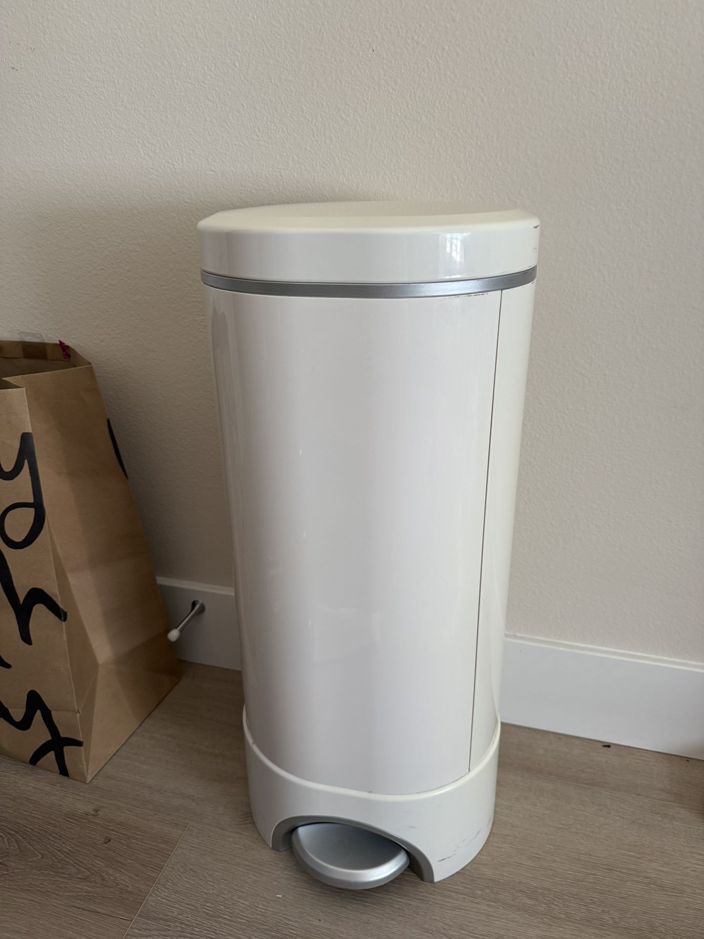 Munchkin Baby Diaper Pail