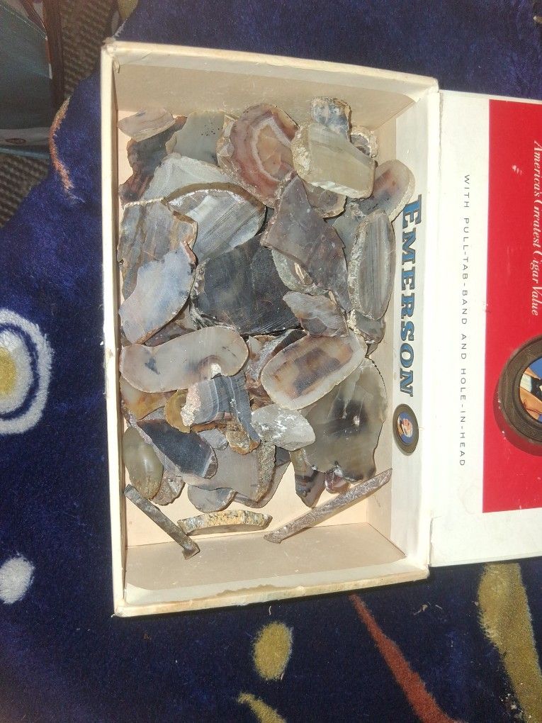 Small Box Of agate, a type of chalcedony that is a variety of quartz. 
