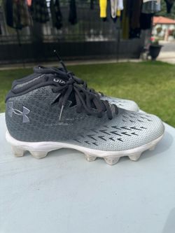 Under Armour Football Cleats – Youth Size 5Y