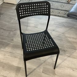 4 Small Plastic / Metal Chairs 
