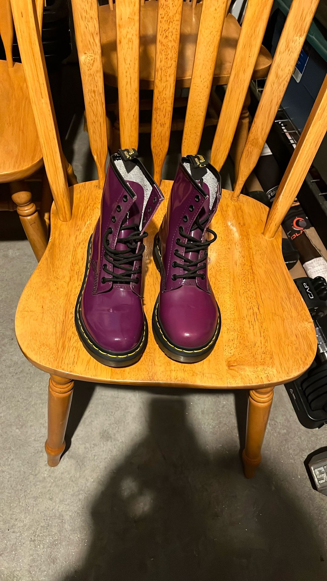 Dr. Martens Women’s US 6. AW004