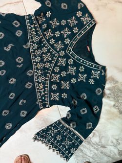 Indian beautiful dresses, LEHENGAS, SAREEs brand new. Scarfs come and see,  offer  me.