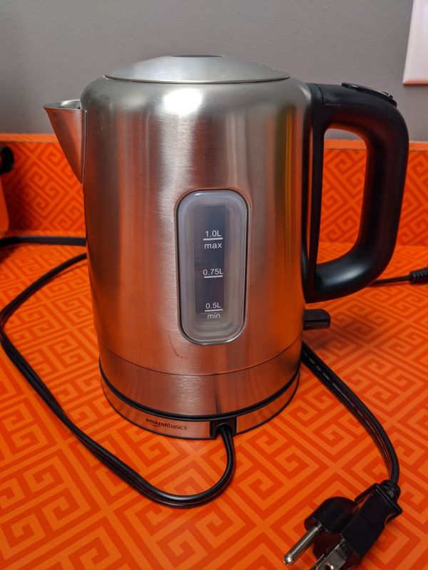 AmazonBasics Stainless Steel Portable Fast, Electric Hot Water Kettle