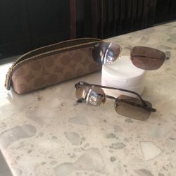 2 GLASSES  OF RAY BAN  AND CASE  Of  COACH . BRAND   