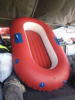 Wfs River raft in perfect condition & includes set of ores