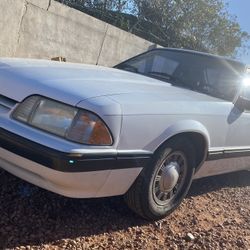 1990 Ford Mustang