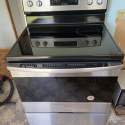 NICE AMANA 30 INCH 4 BURNER ELECTRIC STAINLESS RANGE OVEN