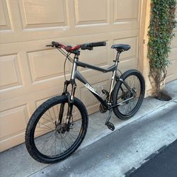 Giant Mountain Bike – XL Frame – Disc Brakes – Ready to Ride
