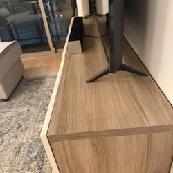 Modern TV Console – 70 inch – Glass shelves