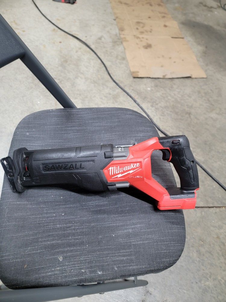 Sawzall Milwaukee Fuel TOOL ONLY 18v