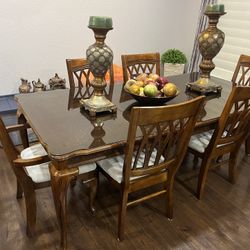 Dining table 6 Chairs 