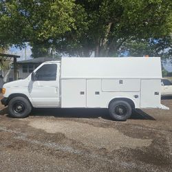 2005 Ford E-350