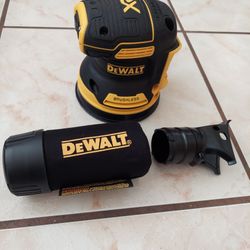 New Dewalt XR 5" Random Orbital Sander 20V  - Tool Only.  