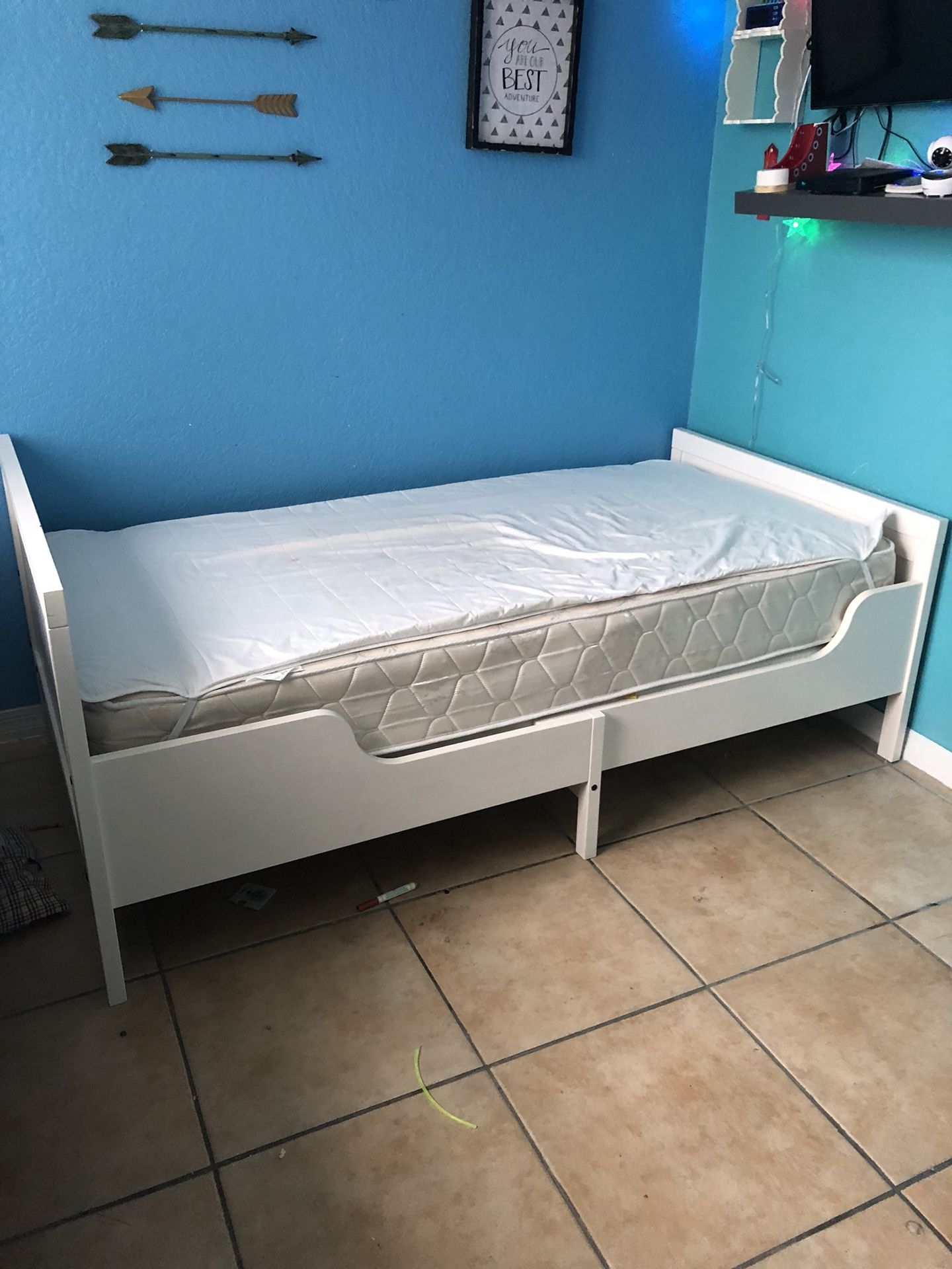 cama twin de IKEA regulable con colchon