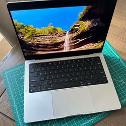 MacBook Pro M4 Chip 14” 1TB SSD Firm Price