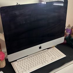 iMac (21.5-inch ,Late 2012) Comes With Wireless Keyboard Seen In Picture