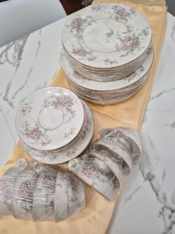 Fine China Dinner Dishes