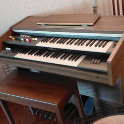 Yamaha Electric Organ 