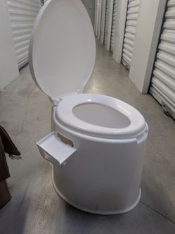Portable toilet